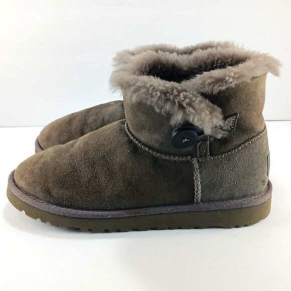 UGG Mini Bailey Button II Sheepskin Boots Booties in Grey. Woman's 5 - Picture 7 of 15